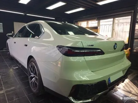 부산해운대랩핑 BMW 7시리즈 상단투톤랩핑 코치라인까지 신차랩핑튜닝은 디아만트에서 / 부산 해운대구