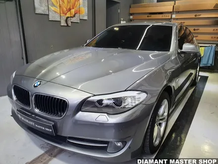 BMW F10 520D 에이버리 글라스 블랙 루프 스킨 시공 부산 송정 기장 루프스킨 작업 하는집 디아만트 마스터샵 / 부산 해운대구