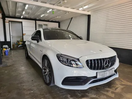 메르세데스 벤츠 w205 C63s AMG 3M2080 사틴 다크 그레이 전체 랩핑 시공 / 부산 해운대구