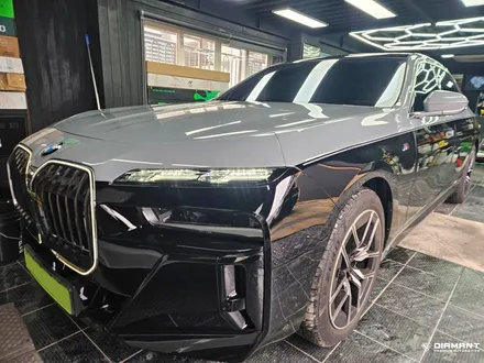 부산해운대PPF BMW 7시리즈 오토벨벳 유광블랙 컬러PPF 사고수리로 재시공 완료 / 부산 해운대구
