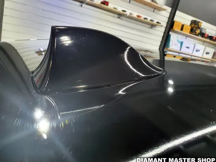 BMW F10 520D 에이버리 글라스 블랙 루프 스킨 시공 부산 송정 기장 루프스킨 작업 하는집 디아만트 마스터샵 / 부산 해운대구