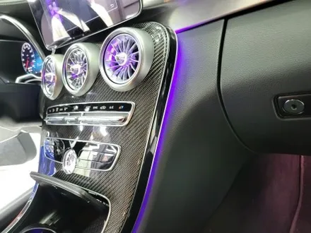 메르세데스 벤츠 w205 C63 AMG 쿠페 송풍구 1열 엠비언트 라이트 시공 / 부산 해운대구