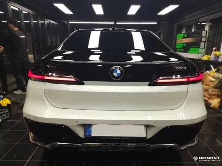 부산해운대랩핑 BMW 7시리즈 상단투톤랩핑 코치라인까지 신차랩핑튜닝은 디아만트에서 / 부산 해운대구