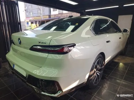 부산해운대랩핑 BMW 7시리즈 상단투톤랩핑 코치라인까지 신차랩핑튜닝은 디아만트에서 / 부산 해운대구