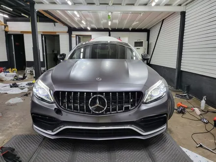 메르세데스 벤츠 w205 C63s AMG 3M2080 사틴 다크 그레이 전체 랩핑 시공 / 부산 해운대구