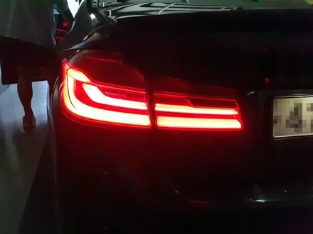 BMW G30 528i 엠블럼 랩핑 테일램프 스모그 필름 시공 부산 송정 기장 외관 튜닝샵 디아만트 마스터샵 / 부산 해운대구