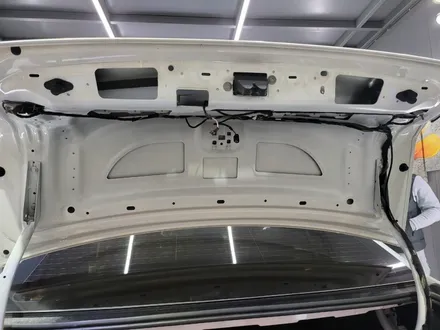 벤츠 W212 E220d 번호판등 교체 및 트렁크 실내 LED 교체 시공 / 부산 해운대구