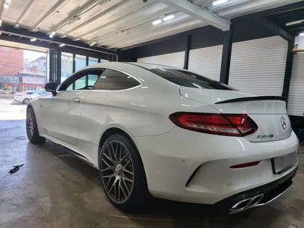 메르세데스 벤츠 w205 C63s AMG 3M2080 사틴 다크 그레이 전체 랩핑 시공 / 부산 해운대구