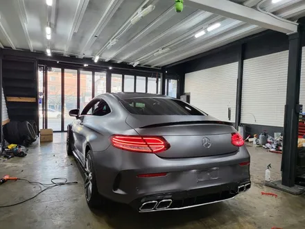 메르세데스 벤츠 w205 C63s AMG 3M2080 사틴 다크 그레이 전체 랩핑 시공 / 부산 해운대구