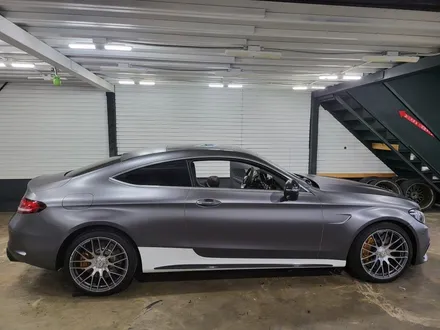 메르세데스 벤츠 w205 C63s AMG 3M2080 사틴 다크 그레이 전체 랩핑 시공 / 부산 해운대구