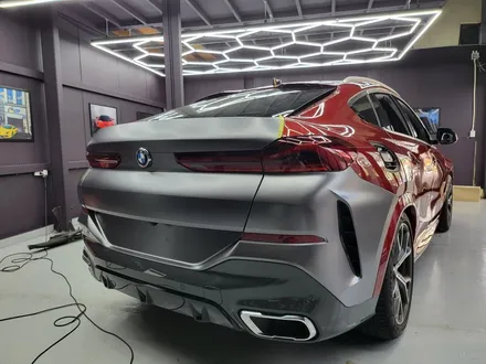 부산 해운대 송정 기장 일광 랩핑 디아만트마스터샵 BMW X6 G06 40i 3M2080 사틴 다크 그레이 사다크 전체 랩핑 시공 / 부산 해운대구