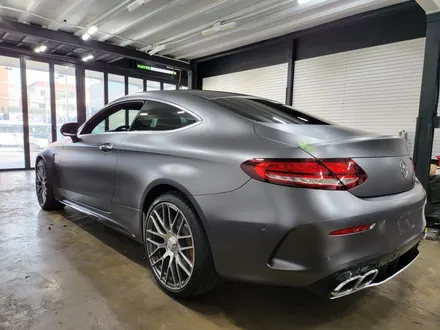 메르세데스 벤츠 w205 C63s AMG 3M2080 사틴 다크 그레이 전체 랩핑 시공 / 부산 해운대구
