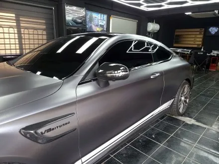메르세데스 벤츠 C 클래스 쿠페 크롬 죽이기 랩핑 시공 w205 C63 AMG / 부산 해운대구