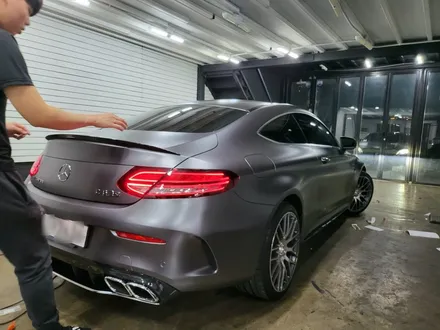 메르세데스 벤츠 w205 C63s AMG 3M2080 사틴 다크 그레이 전체 랩핑 시공 / 부산 해운대구
