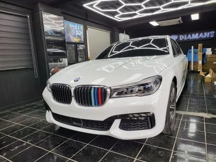 BMW G11 7시리즈 에이버리 유광 화이트 전체 랩핑  크롬 죽이기 랩핑 전면 측면 1 열 썬팅 / 부산 해운대구