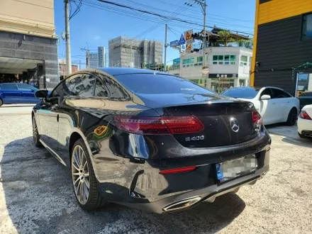 메르세데스 벤츠 w213 E클래스 쿠페 크롬죽이기 + 테일램프 톤다운 스모그랩핑 시공 + AMG 그릴 장착 / 부산 해운대구