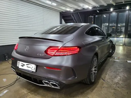 메르세데스 벤츠 w205 C63s AMG 3M2080 사틴 다크 그레이 전체 랩핑 시공 / 부산 해운대구