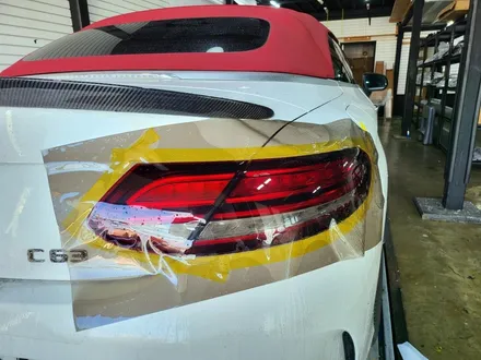 메르세데스 벤츠 w205 C63 AMG 카브레올레 테일램프 톤다운 스모그 필름 랩핑 시공 / 부산 해운대구