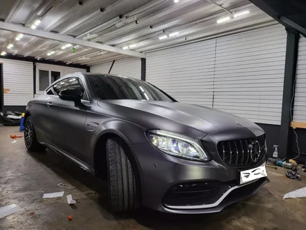 메르세데스 벤츠 w205 C63s AMG 3M2080 사틴 다크 그레이 전체 랩핑 시공 / 부산 해운대구