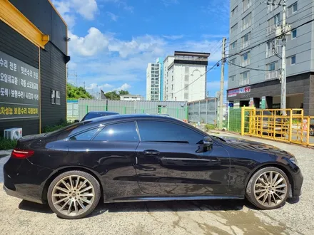 메르세데스 벤츠 w213 E클래스 쿠페 크롬죽이기 + 테일램프 톤다운 스모그랩핑 시공 + AMG 그릴 장착 / 부산 해운대구