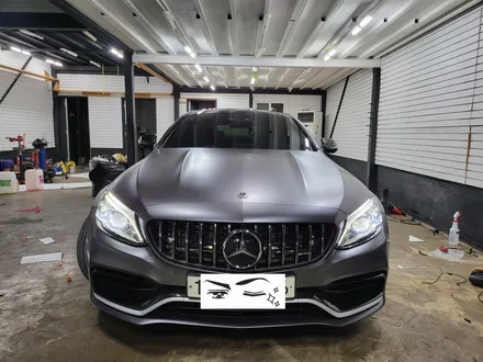 메르세데스 벤츠 w205 C63s AMG 3M2080 사틴 다크 그레이 전체 랩핑 시공 / 부산 해운대구