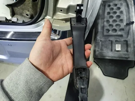 크라이슬러 300C 에이버리 데니슨 블랙 전체 랩핑 및 몰딩 크롬 삭제 , 실내 우드 삭제 랩핑 ,프론트립 사이드스텝 장착 / 부산 해운대구