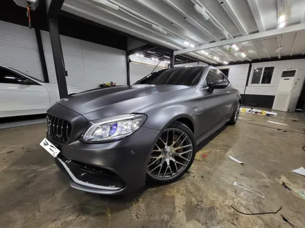 메르세데스 벤츠 w205 C63s AMG 3M2080 사틴 다크 그레이 전체 랩핑 시공 / 부산 해운대구