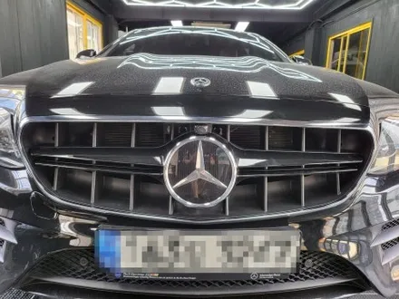 메르세데스 벤츠 w213 E클래스 쿠페 크롬죽이기 + 테일램프 톤다운 스모그랩핑 시공 + AMG 그릴 장착 / 부산 해운대구