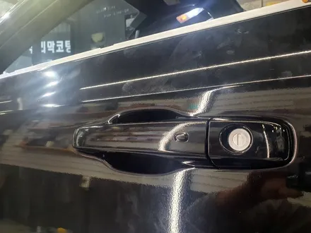 크라이슬러 300C 에이버리 데니슨 블랙 전체 랩핑 및 몰딩 크롬 삭제 , 실내 우드 삭제 랩핑 ,프론트립 사이드스텝 장착 / 부산 해운대구