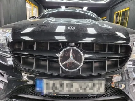메르세데스 벤츠 w213 E클래스 쿠페 크롬죽이기 + 테일램프 톤다운 스모그랩핑 시공 + AMG 그릴 장착 / 부산 해운대구