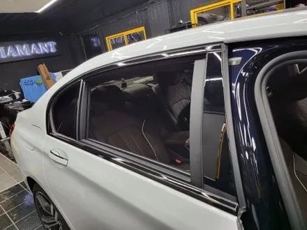 BMW G11 7시리즈 에이버리 유광 화이트 전체 랩핑  크롬 죽이기 랩핑 전면 측면 1 열 썬팅 / 부산 해운대구