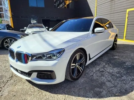 BMW G11 7시리즈 에이버리 유광 화이트 전체 랩핑  크롬 죽이기 랩핑 전면 측면 1 열 썬팅 / 부산 해운대구