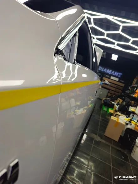 부산해운대랩핑 BMW 7시리즈 상단투톤랩핑 코치라인까지 신차랩핑튜닝은 디아만트에서 / 부산 해운대구