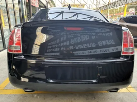 크라이슬러 300C 에이버리 데니슨 블랙 전체 랩핑 및 몰딩 크롬 삭제 , 실내 우드 삭제 랩핑 ,프론트립 사이드스텝 장착 / 부산 해운대구