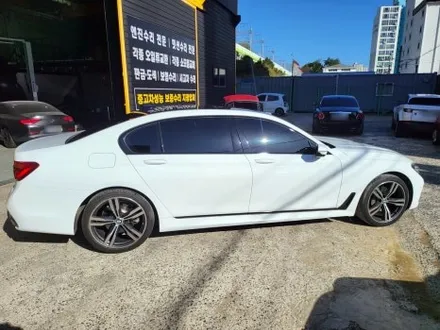 BMW G11 7시리즈 에이버리 유광 화이트 전체 랩핑  크롬 죽이기 랩핑 전면 측면 1 열 썬팅 / 부산 해운대구