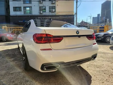 BMW G11 7시리즈 에이버리 유광 화이트 전체 랩핑  크롬 죽이기 랩핑 전면 측면 1 열 썬팅 / 부산 해운대구