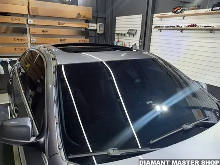 BMW F10 520D 에이버리 글라스 블랙 루프 스킨 시공 부산 송정 기장 루프스킨 작업 하는집 디아만트 마스터샵 / 부산 해운대구