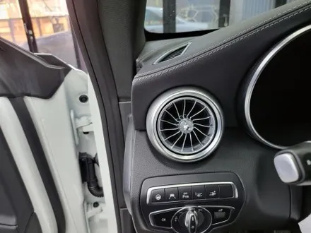 메르세데스 벤츠 w205 C63 AMG 쿠페 송풍구 1열 엠비언트 라이트 시공 / 부산 해운대구