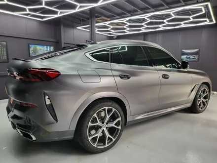 부산 해운대 송정 기장 일광 랩핑 디아만트마스터샵 BMW X6 G06 40i 3M2080 사틴 다크 그레이 사다크 전체 랩핑 시공 / 부산 해운대구