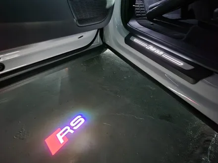 부산 해운대 송정 기장 아우디 RSQ8 에이버리 데니슨 락그레이 전체 랩핑 시공 및 3M2080 핫로드레드 포인트 라인 랩핑 시공 / 부산 해운대구