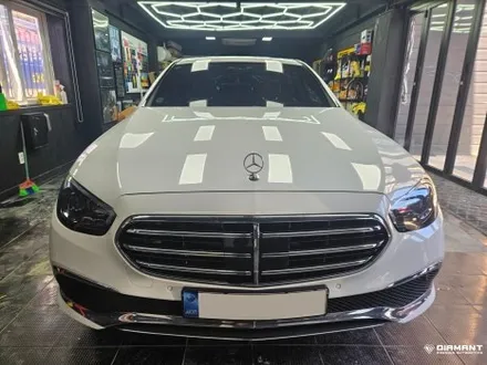 부산해운대랩핑 벤츠 W213 CYS 피아노블랙 고광택 윈도우 몰딩 크롬죽이기랩핑완료 / 부산 해운대구