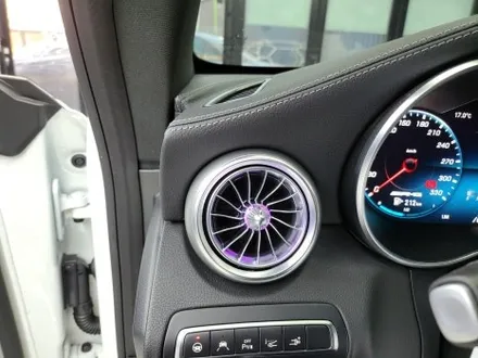 메르세데스 벤츠 w205 C63 AMG 쿠페 송풍구 1열 엠비언트 라이트 시공 / 부산 해운대구