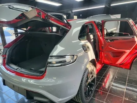 포르쉐 마칸  95B GTS 에이버리 락그레이 전체 랩핑 시공 / 부산 해운대구