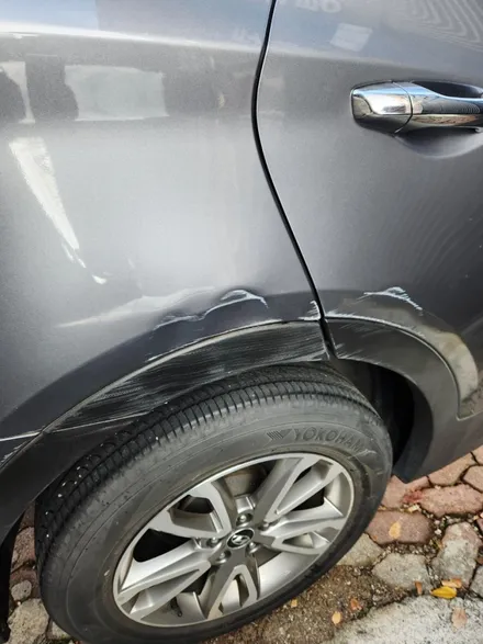 자동차 기스 흠집 제거 비용 / 티볼리 전체 랩핑 제거 광택 / bmw 530i 움푹 들어간곳 덴트 복원 수리점 견적 / 서울 서대문구