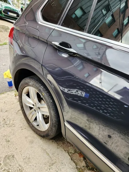 자동차 찌그러짐 수리 / 티구안 도색 비용 / bmw 자차 긁힘 제거 / 벤츠 c200 랩핑 접촉사고 대물 보험처리 정비소 / 서울 서대문구