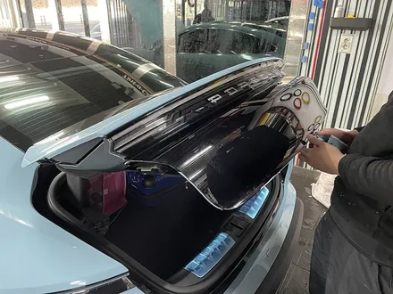 전체랩핑제거 포르쉐 타이칸 / 서울 서대문구