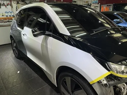 BMW i3 전체랩핑 다이아몬드 화이트 레드 포인트랩핑 / 서울 서대문