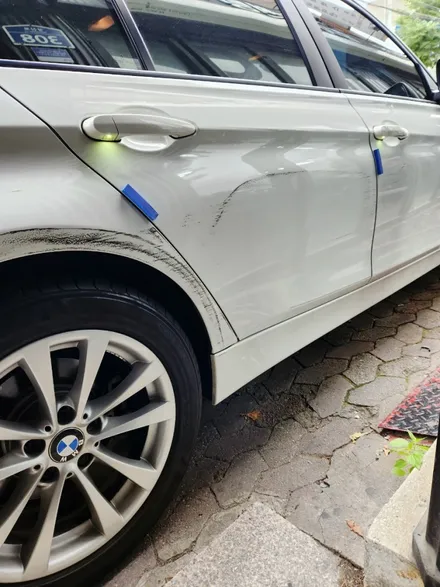 자동차 찌그러짐 수리 / 티구안 도색 비용 / bmw 자차 긁힘 제거 / 벤츠 c200 랩핑 접촉사고 대물 보험처리 정비소 / 서울 서대문구