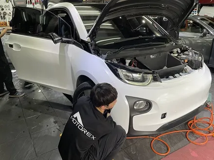 BMW i3 전체랩핑 다이아몬드 화이트 레드 포인트랩핑 / 서울 서대문