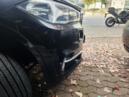 자동차 덴트 복원 벤츠 eqe 찌그러진 문 펴기 / bmw x5 범퍼 교체 트렁크 판금도색 / 벤츠 e300 전체 광택 썬팅 블랙박스 비용 시공 전문점 / 서울 서대문구